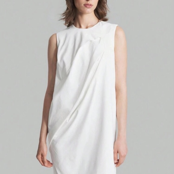 Elegant White Sleeveless Dress - Picture 2 of 12